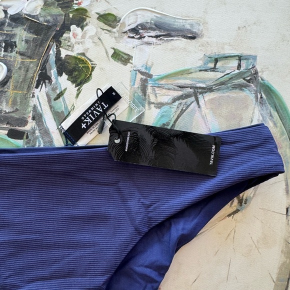 LAST PRICE🍒🤍TAVIK reversible swimming bottom 💐 - Picture 7 of 7